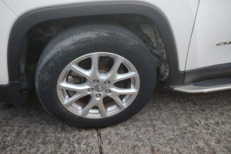 Used Jeep Cherokee 2017 2.4L Leading Edition Left Front Wheel Hub