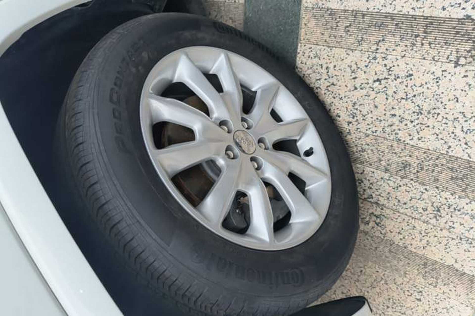 Used Jeep Cherokee 2017 2.4L Superior Edition Left Front Wheel Hub