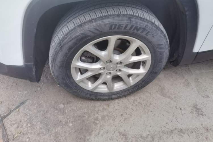 Used Jeep Cherokee 2017 2.0L Superior Edition Left Front Wheel Hub