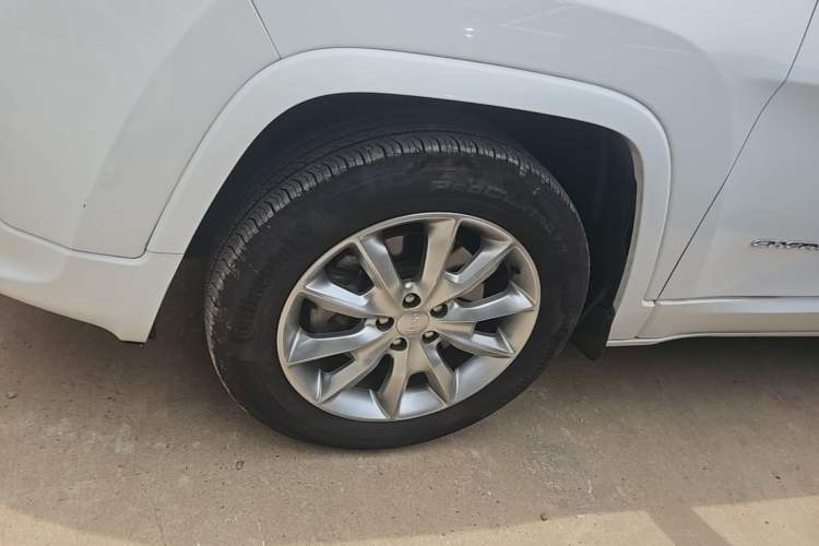 Used Jeep Cherokee 2017 2.4L Excellence Edition Left Front Wheel Hub