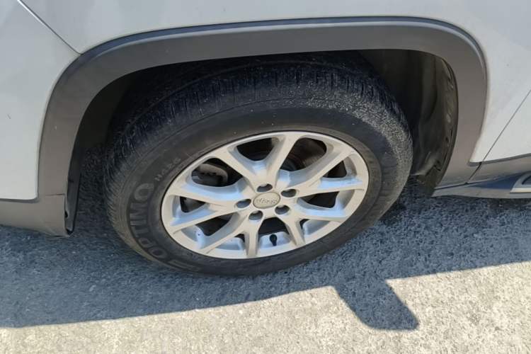 Used Jeep Cherokee 2017 2.4L Leading Edition Left Front Wheel Hub