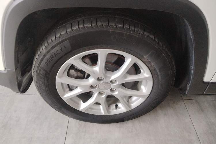 Used Jeep Cherokee 2017 2.0L Superior Edition Left Front Wheel Hub
