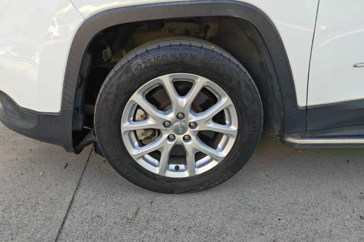 Used Jeep Cherokee 2017 2.4L Leading Edition Left Front Wheel Hub