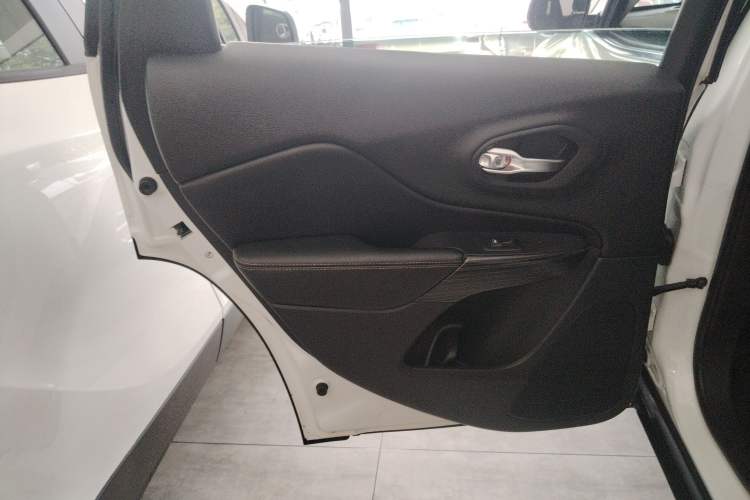 Used Jeep Cherokee 2017 2.0L Superior Edition Left Rear Door Interior
