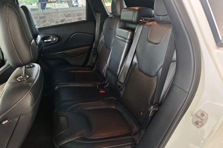 Used Jeep Cherokee 2017 2.0L Superior Edition Left Rear Seat