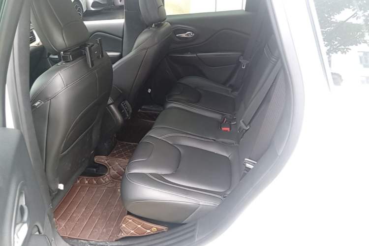 Used Jeep Cherokee 2017 2.0L Superior Edition Left Rear Seat