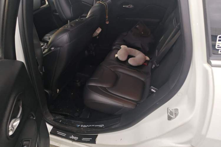 Used Jeep Cherokee 2017 2.4L Professional Smart Edition Left Rear Seat