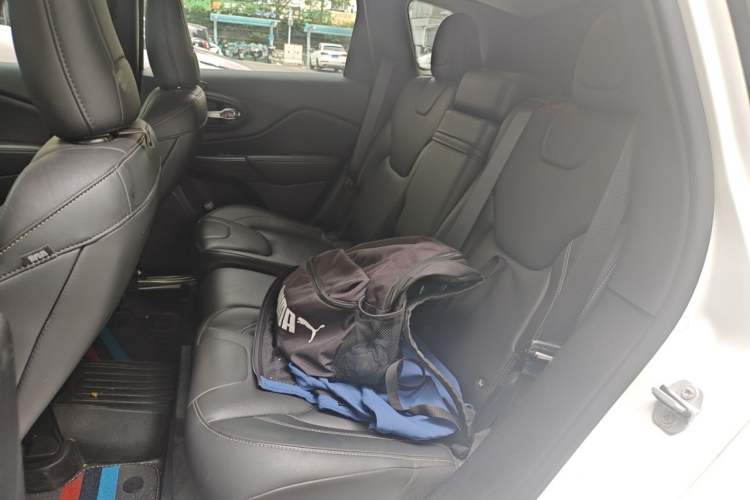 Used Jeep Cherokee 2017 2.0L Superior Edition Left Rear Seat