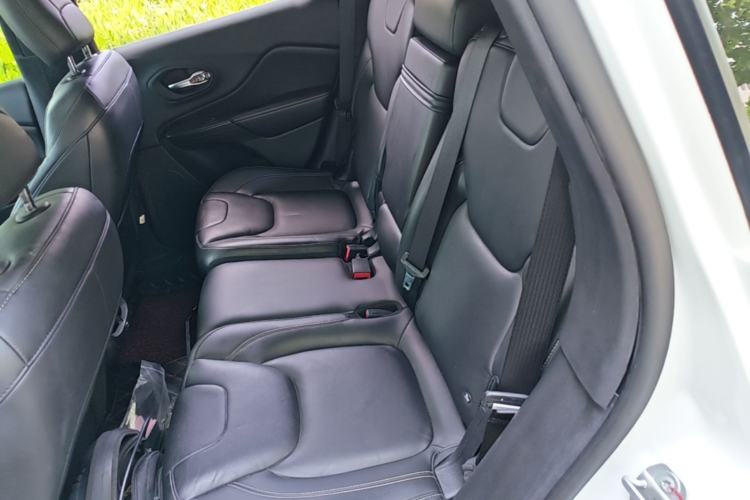 Used Jeep Cherokee 2017 2.0L Superior Edition Left Rear Seat