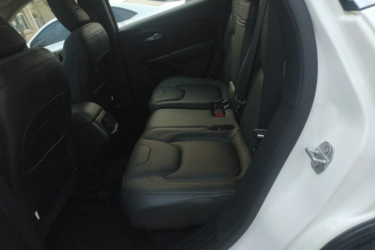 Used Jeep Cherokee 2017 2.0L Superior Edition Left Rear Seat