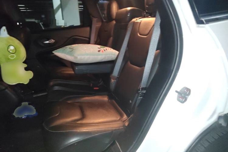 Used Jeep Cherokee 2017 2.0L Superior Edition Left Rear Seat