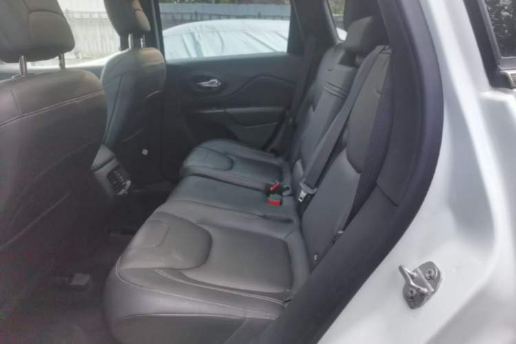 Used Jeep Cherokee 2017 2.0L Superior Edition Left Rear Seat