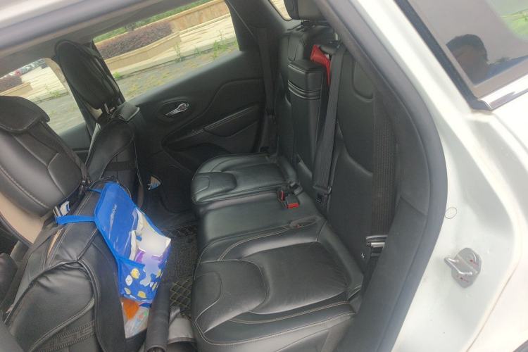 Used Jeep Cherokee 2017 2.0L Superior Edition Left Rear Seat
