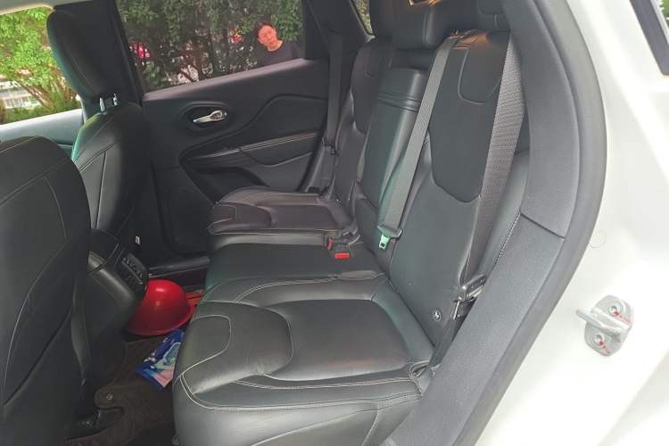 Used Jeep Cherokee 2017 2.0L Superior Edition Left Rear Seat