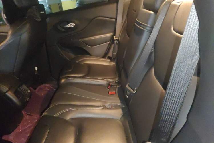 Used Jeep Cherokee 2017 2.0L Superior Edition Left Rear Seat
