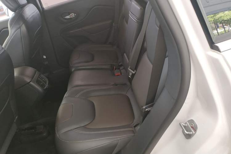 Used Jeep Cherokee 2017 2.4L Leading Edition Left Rear Seat