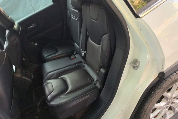 Used Jeep Cherokee 2017 2.4L Leading Edition Left Rear Seat