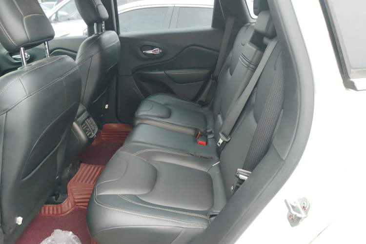 Used Jeep Cherokee 2017 2.0L Superior Edition Left Rear Seat