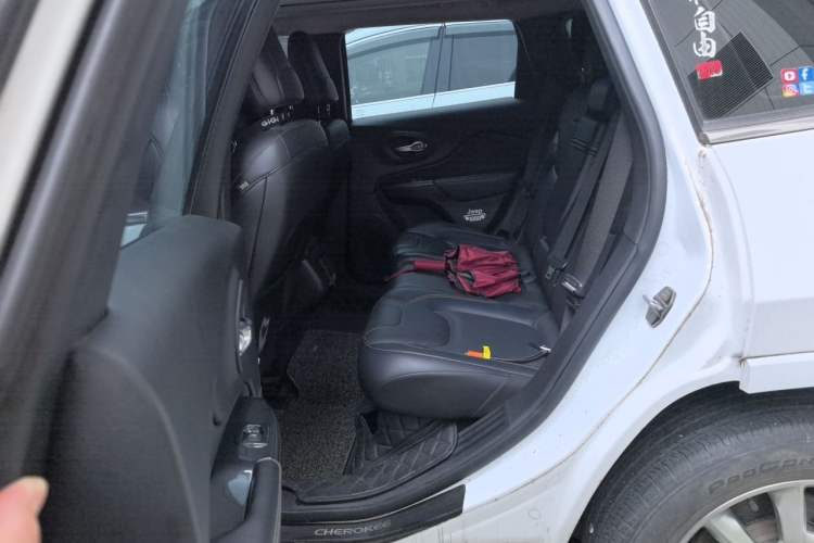 Used Jeep Cherokee 2017 2.4L Professional Smart Edition Left Rear Seat
