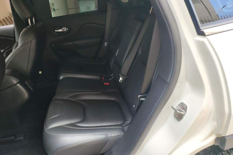 Used Jeep Cherokee 2017 2.0L Superior Edition Left Rear Seat