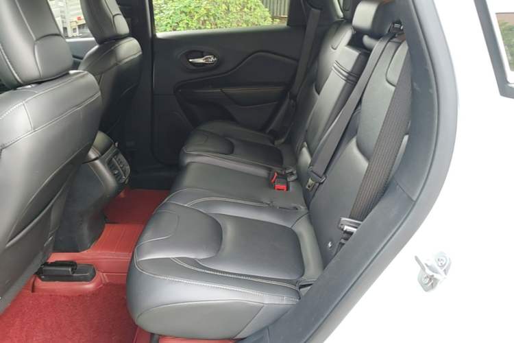 Used Jeep Cherokee 2017 2.0L Superior Edition Left Rear Seat