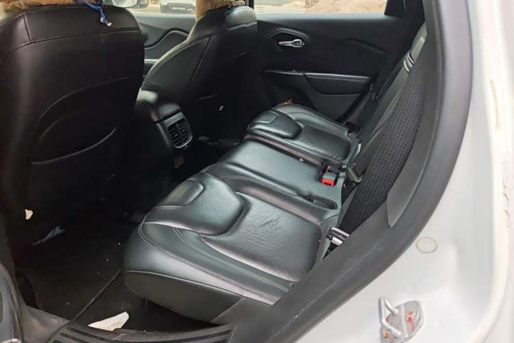 Used Jeep Cherokee 2017 2.0L Superior Edition Left Rear Seat