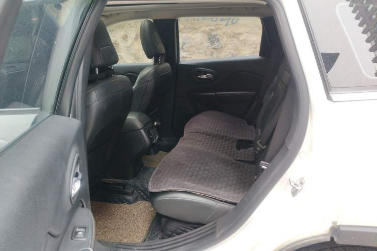 Used Jeep Cherokee 2017 2.4L Leading Edition Left Rear Seat