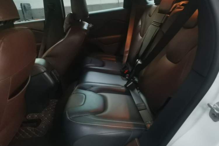 Used Jeep Cherokee 2017 2.4L Professional Edition Left Rear Seat