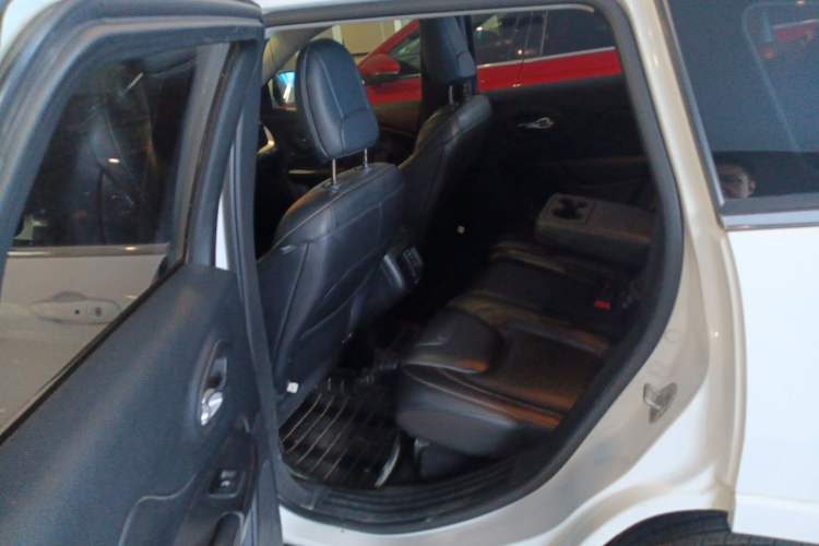 Used Jeep Cherokee 2017 2.4L Excellence Edition Left Rear Seat