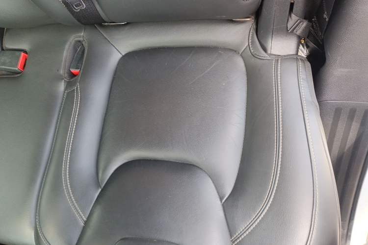 Used Jeep Cherokee 2017 2.4L Leading Edition Left Rear Seat