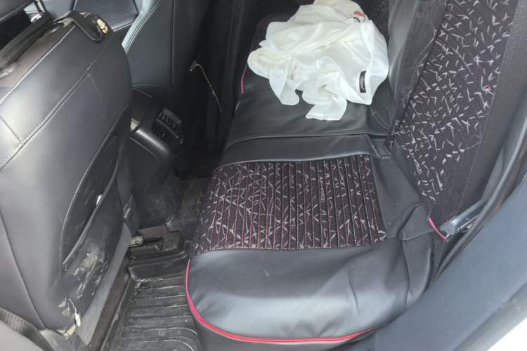 Used Jeep Cherokee 2017 2.0L Superior Edition Left Rear Seat