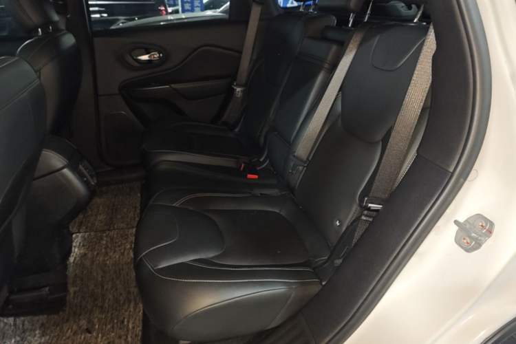 Used Jeep Cherokee 2017 2.0L Superior Edition Left Rear Seat