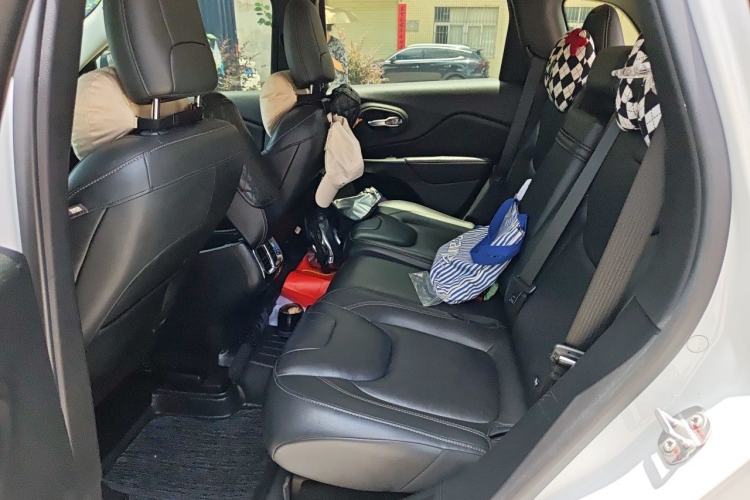 Used Jeep Cherokee 2017 2.0L Superior Edition Left Rear Seat