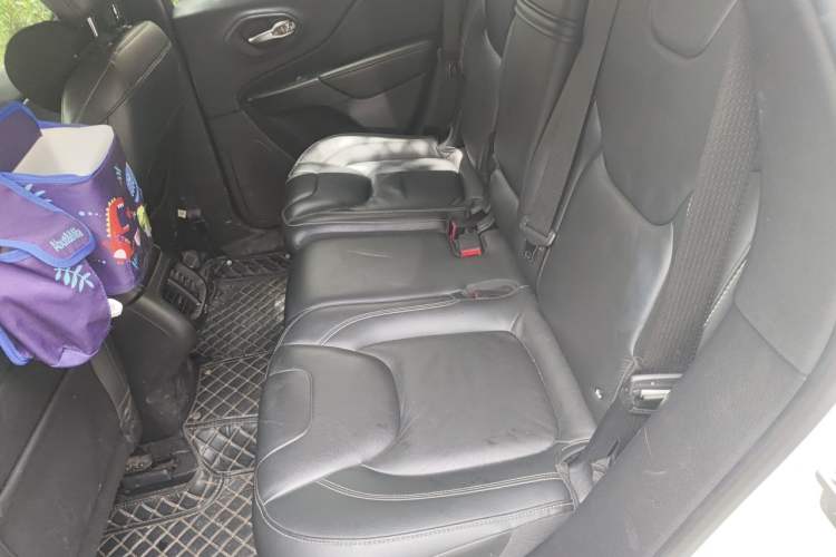 Used Jeep Cherokee 2017 2.0L Superior Edition Left Rear Seat