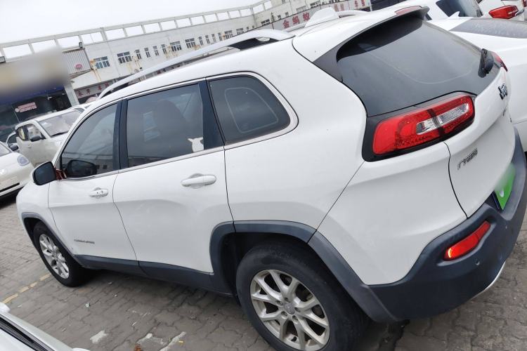 Used Jeep Cherokee 2017 2.0L Superior Edition Left Side