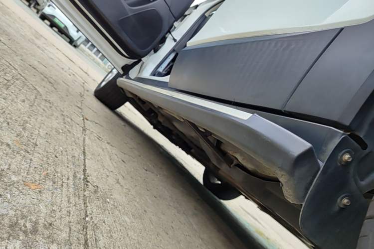 Used Jeep Cherokee 2017 2.0L Superior Edition Left Side Sill