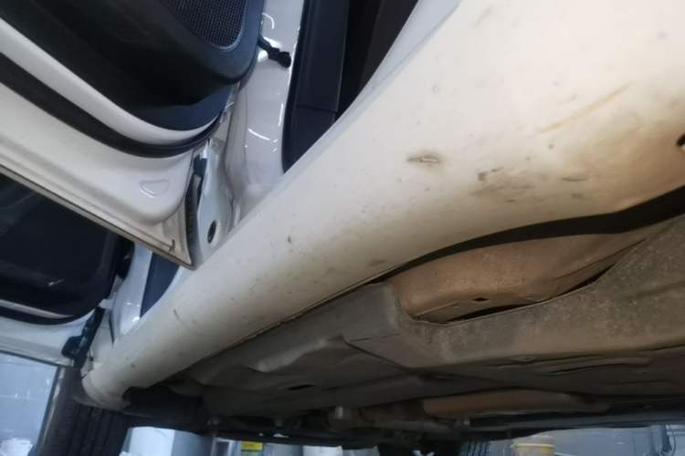 Used Jeep Cherokee 2017 2.4L Professional Edition Left Side Sill