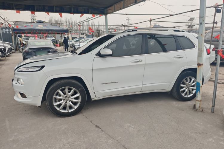Used Jeep Cherokee 2017 2.4L Professional Smart Edition Left Side