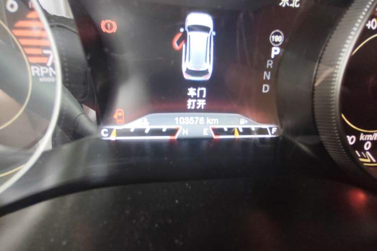 Used Jeep Cherokee 2017 2.0L Superior Edition Odometer Close Up