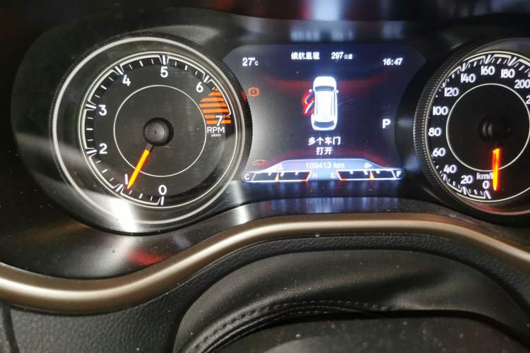 Used Jeep Cherokee 2017 2.0L Superior Edition Odometer Close Up