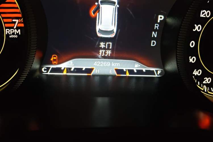 Used Jeep Cherokee 2017 2.0L Superior Edition Odometer Close Up