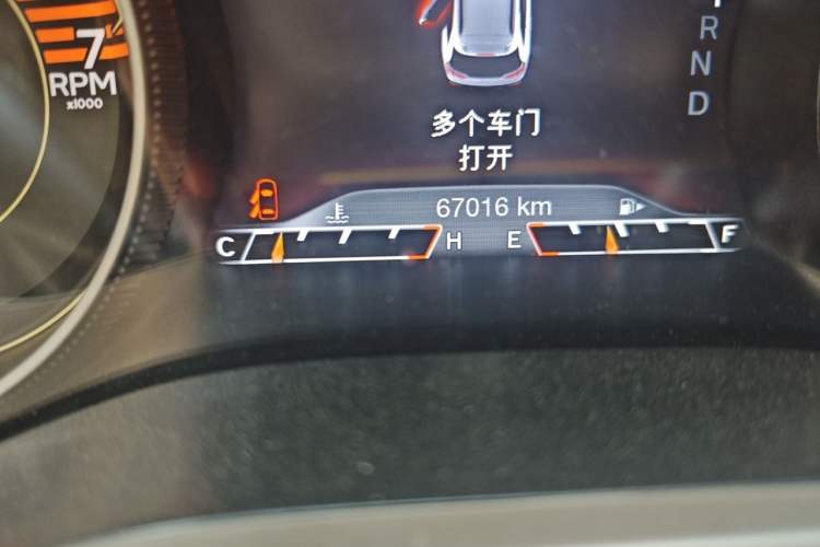 Used Jeep Cherokee 2017 2.0L Superior Edition Odometer Close Up