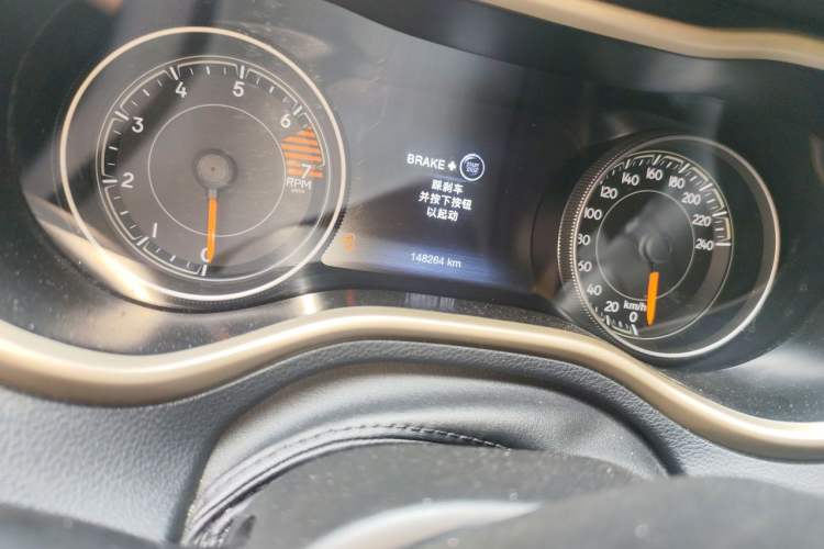 Used Jeep Cherokee 2017 2.0L Superior Edition Odometer Close Up