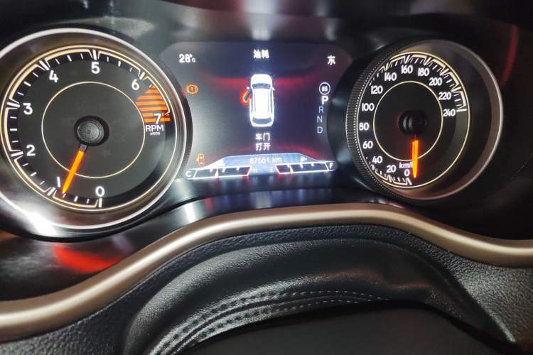 Used Jeep Cherokee 2017 2.0L Superior Edition Odometer Close Up