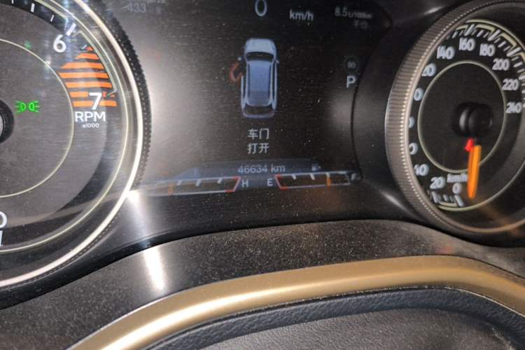 Used Jeep Cherokee 2017 2.0L Superior Edition Odometer Close Up