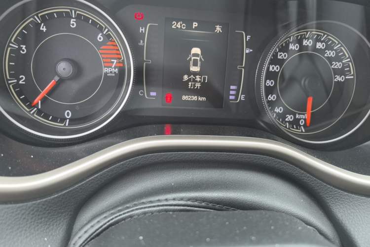 Used Jeep Cherokee 2017 2.4L Leading Edition Odometer Close Up