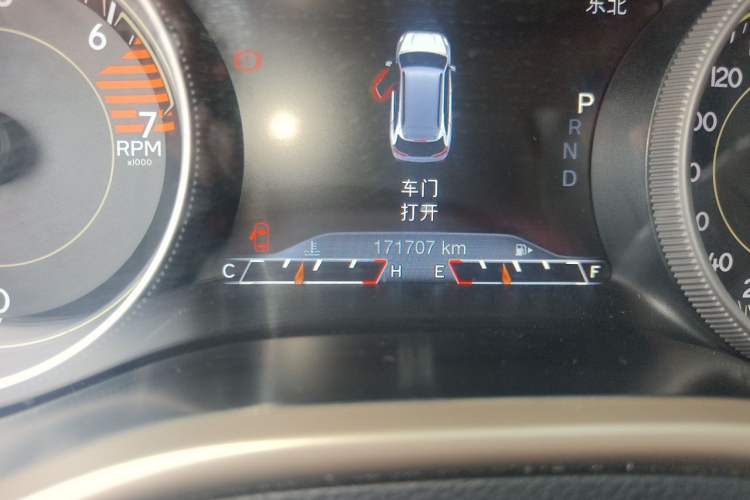 Used Jeep Cherokee 2017 2.0L Superior Edition Odometer Close Up