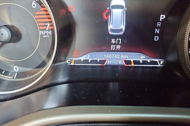 Used Jeep Cherokee 2017 2.0L Superior Edition Odometer Close Up