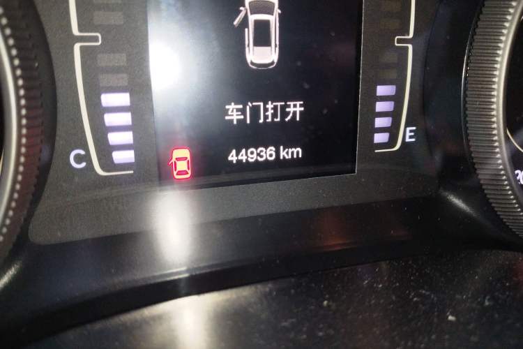 Used Jeep Cherokee 2017 2.4L Leading Edition Odometer Close Up