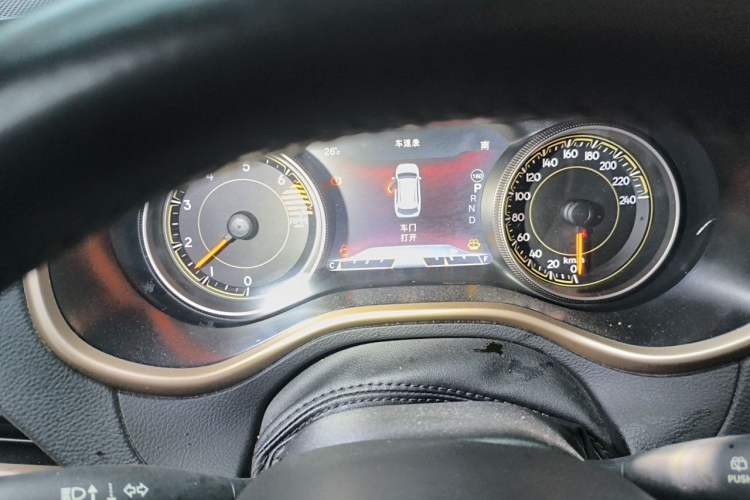 Used Jeep Cherokee 2017 2.0L Superior Edition Odometer Close Up